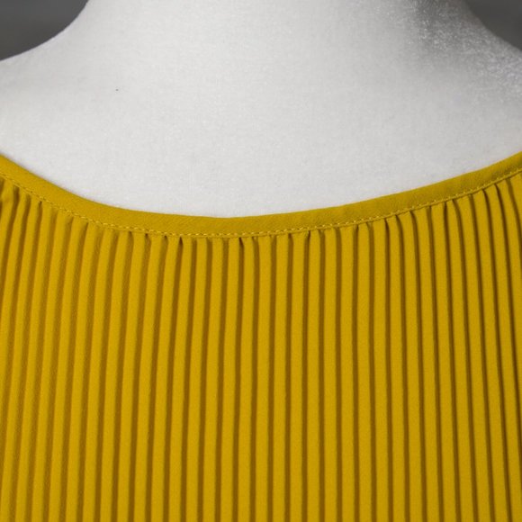 Luisa Cerano Mustard Pleated Blouse Women's 12 NWT - Picture 7 of 12
